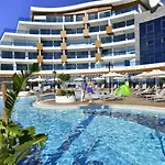 Elite Admiral Premium Residences קונאקלי