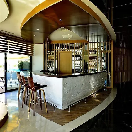 Elite Admiral Premium Residences Hotel *