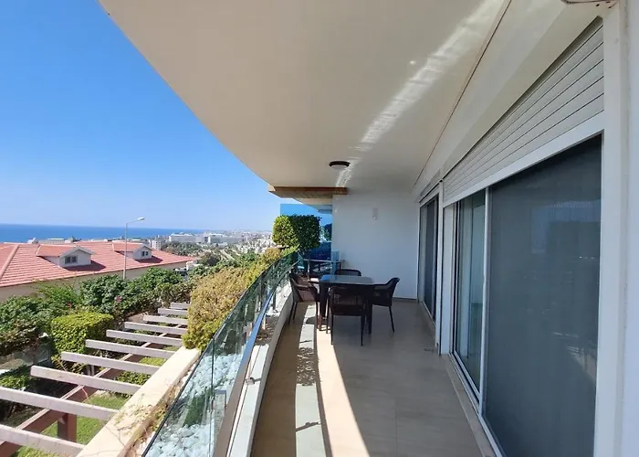 Elite Admiral Premium Residences Hotel *