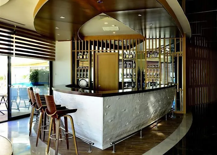 Elite Admiral Premium Residences Hotel *